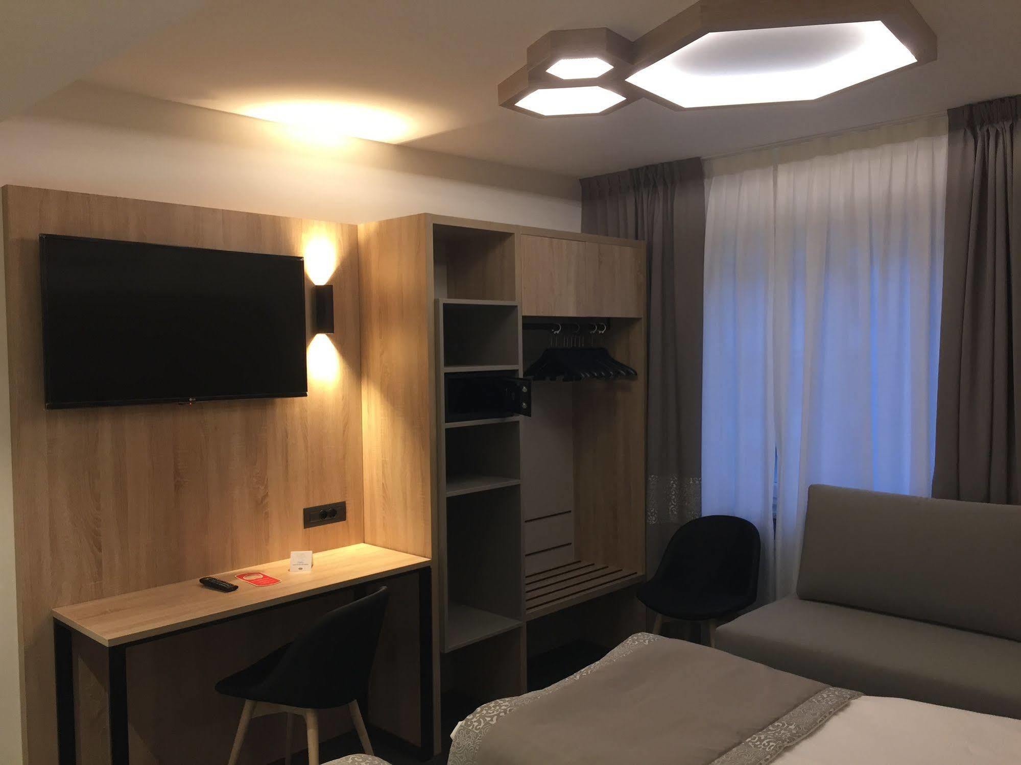 Tourist Hotel Брессаноне Екстер'єр фото