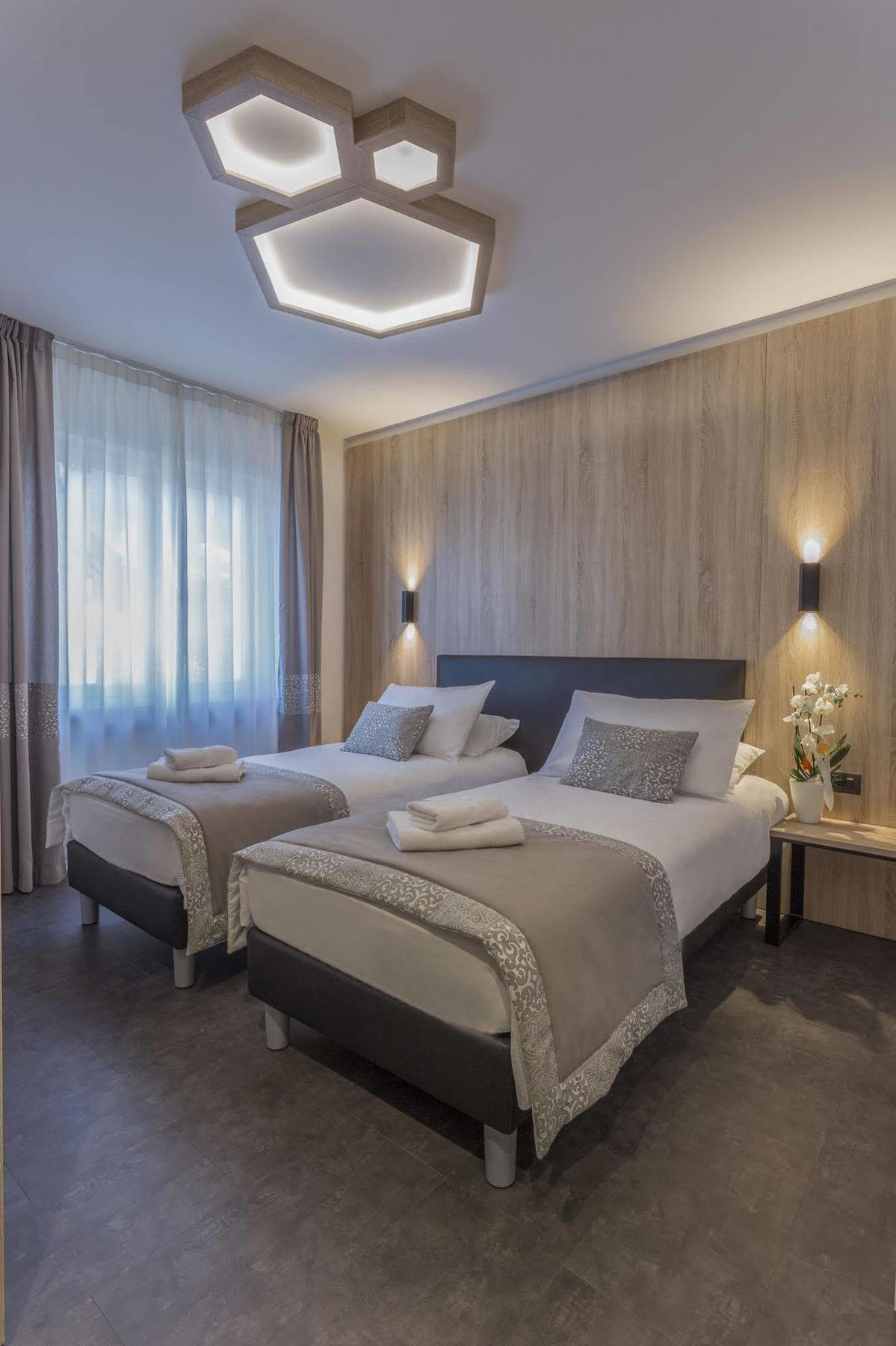 Tourist Hotel Брессаноне Екстер'єр фото